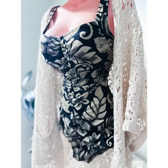 Island Goddess Vintage Siren retro hibiscus floral curve hugging pin-up swimsuit - Picture 3 of 7